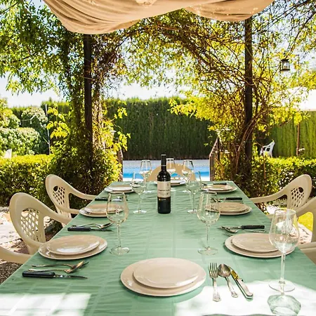 Del Mamut, Granada Villa *
