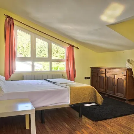 Del Mamut, Granada Villa